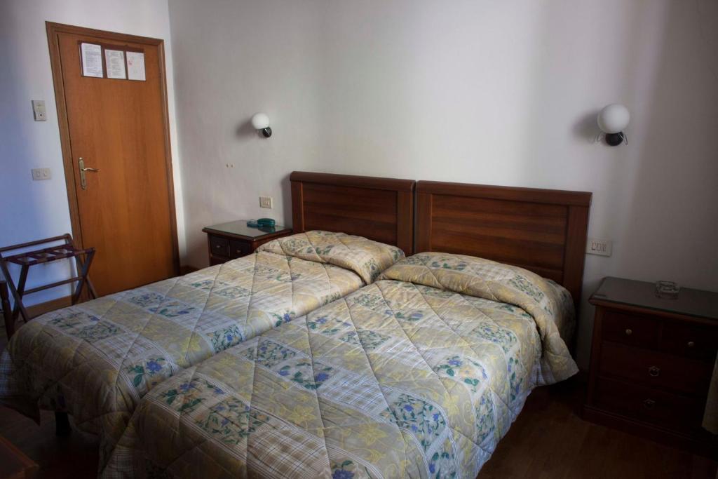 Hotel Savoia E Campana Montecatini Terme Bilik gambar